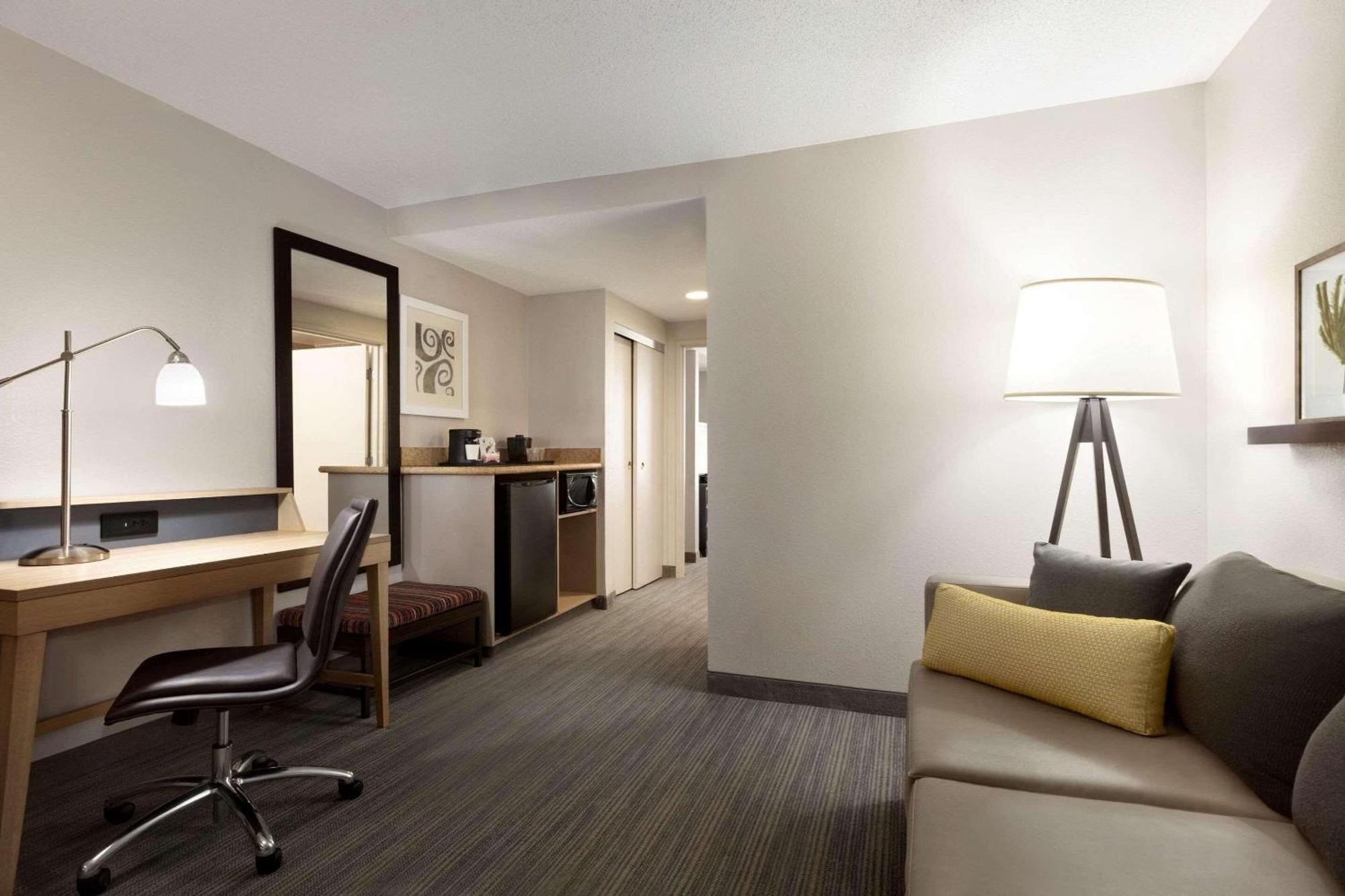 Country Inn & Suites By Radisson, Washington, Dc East - Capitol Heights, Md Exterior photo